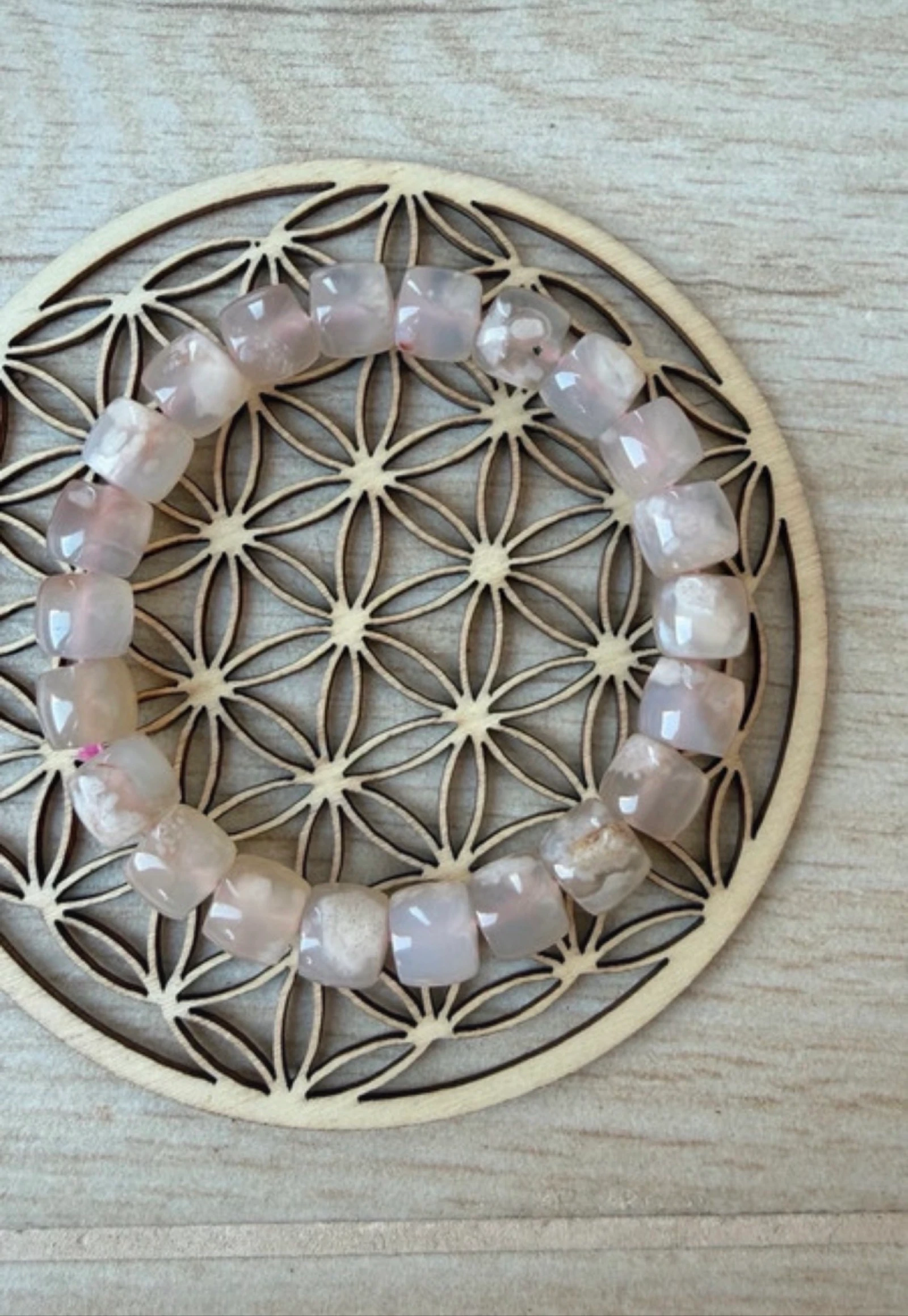 Pulsera ágata cerezo natural rosa , cuentas irregulares